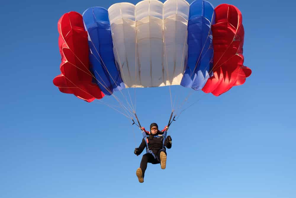 Où faire du saut en parachute en Bretagne ?