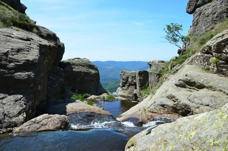 Lac de Vensoles dans le Par Naturel du Haut-Languedoc