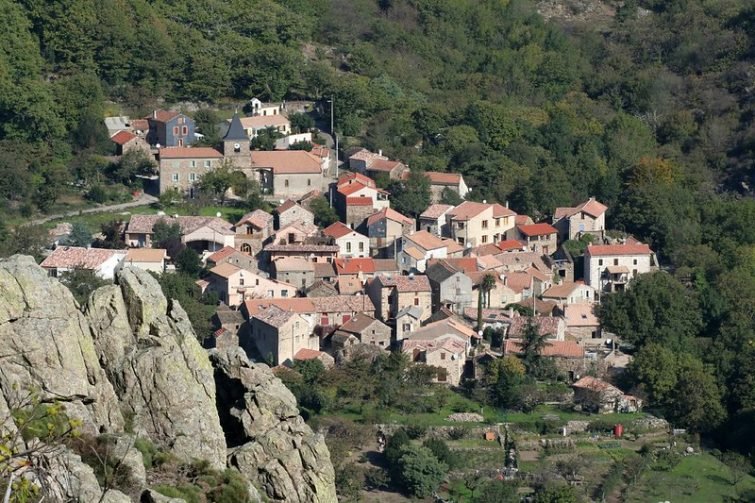 Vue sur le village de Mauroul