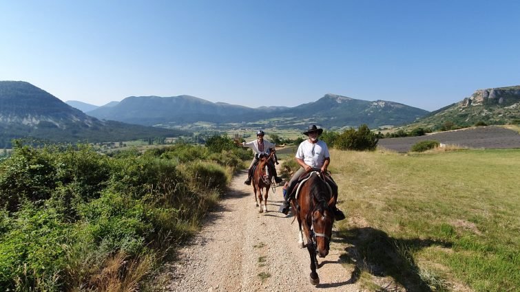 Visiter le Parc Naturel Régional des Baronnies Provençales à cheval