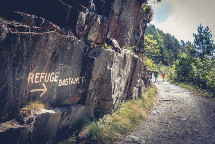 Sentier d'escalade dans la réserve naturelle du Néouvielle