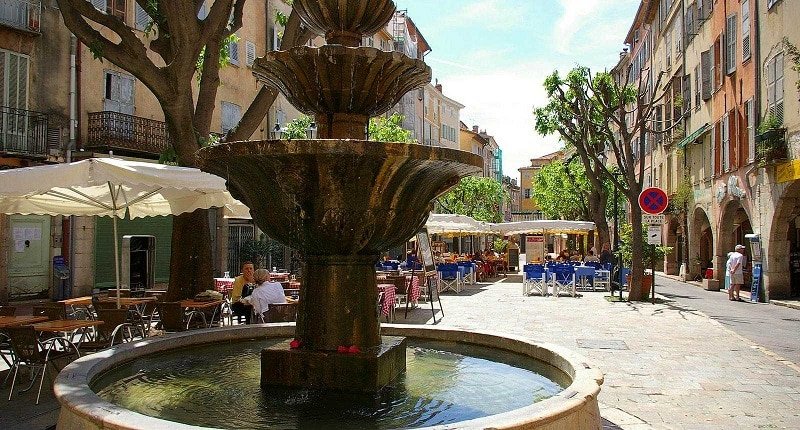 Grasse, marché de la Place aux Aires