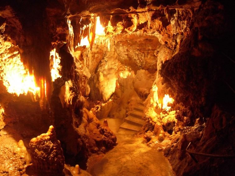 Grotte de Saint-Cézaire