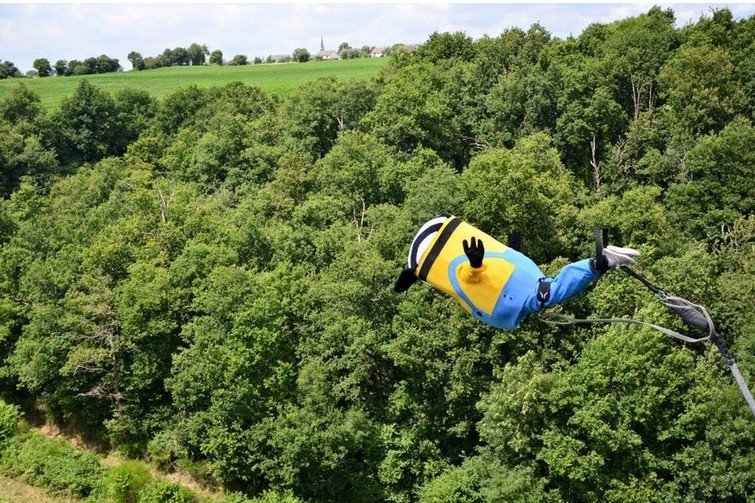 Saut à l'élastique près du Mans