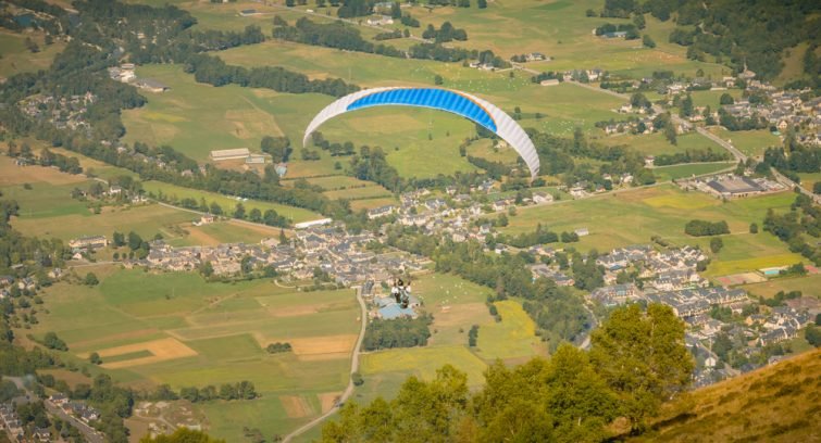 Vol de parapente au dessus de Saint-Lary-Soulan