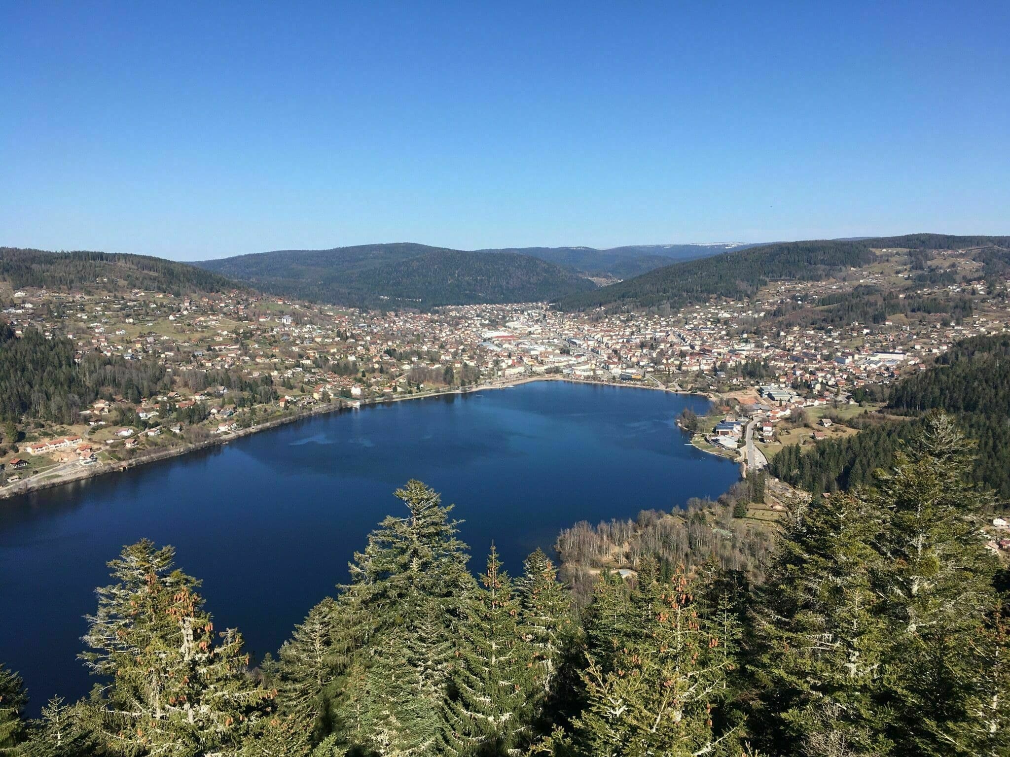 L’observatoire de Mérelle et le lac