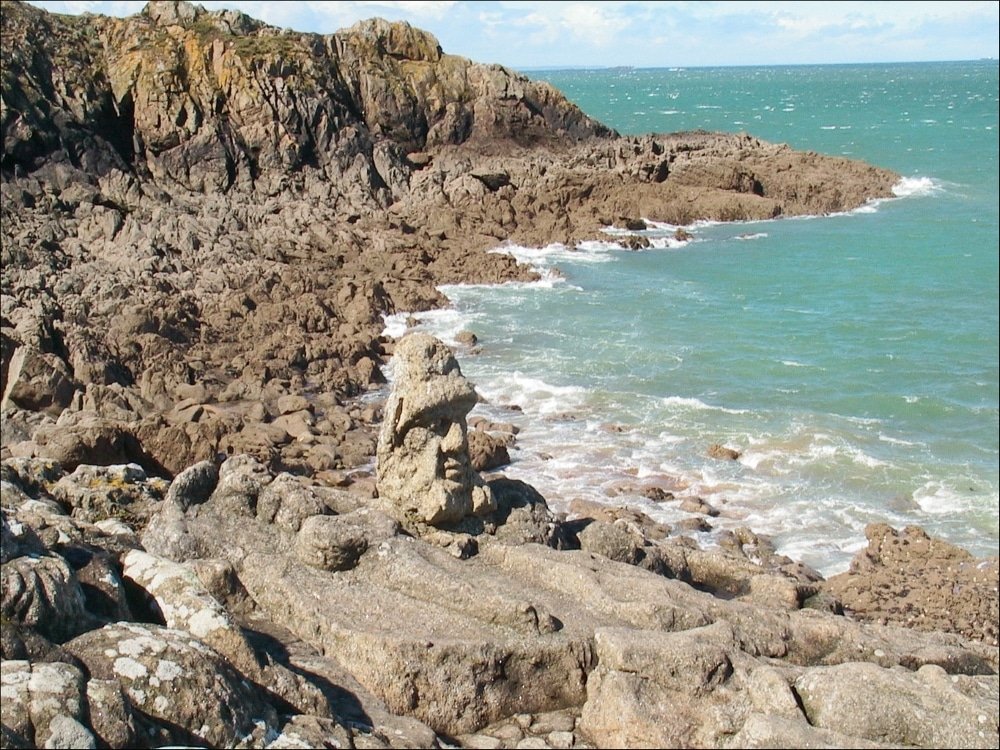 saint malo rochers sculptes