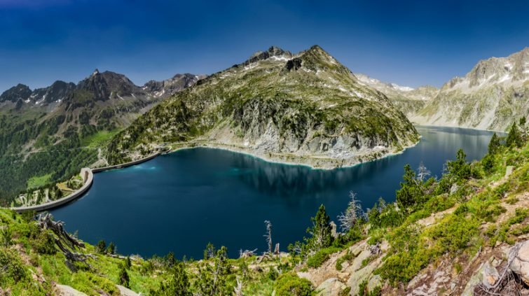 Massif du Néouvielle et Lac